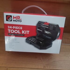 New 24 piece tool kit /screwdrivers/ pliers/ tape measure/socket/lamp etc‼️